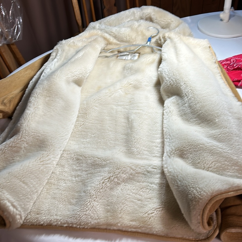 Charles Klein hooded suede winter coat, Soft Sherpa fur lined. Like new heavy 🤩
